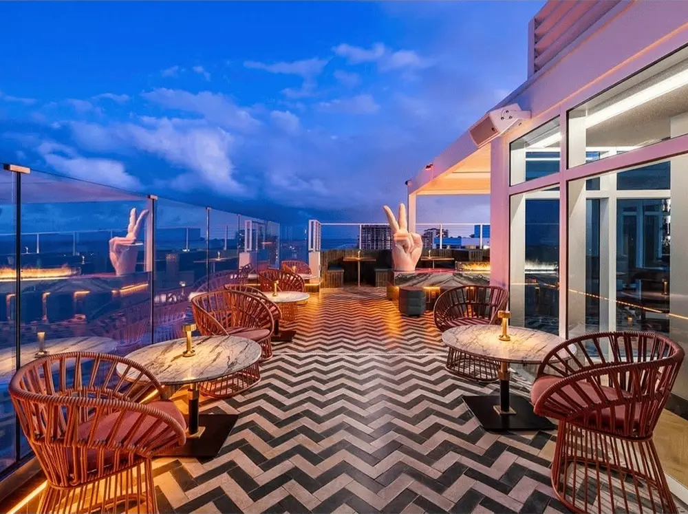 Hilton Sky Lounge — photo 7